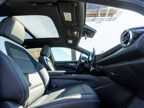 Used 2024 Chevrolet Blazer EV LT image 27