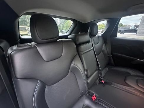 Used 2019 Jeep Cherokee Latitude Plus w/ Trailer Tow Group AWD/4WD image 9