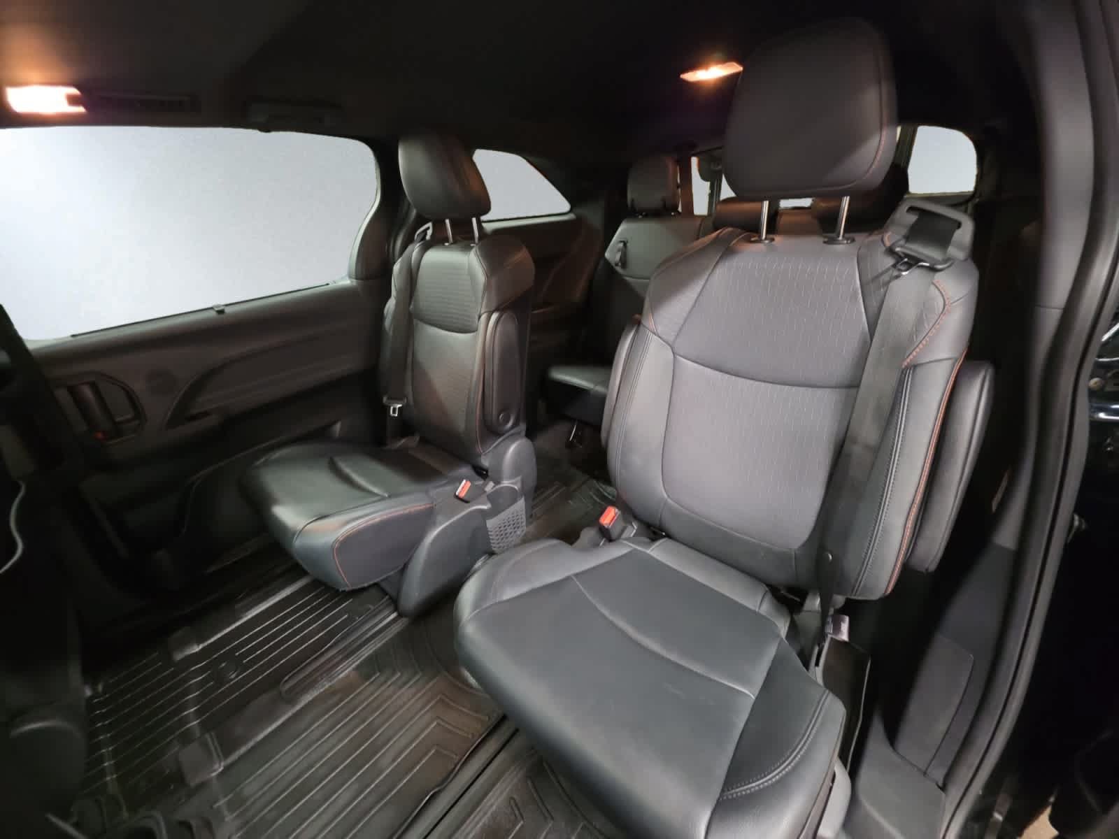 Used 2022 Toyota Sienna XSE w/ XSE Plus Package AWD/4WD image 18