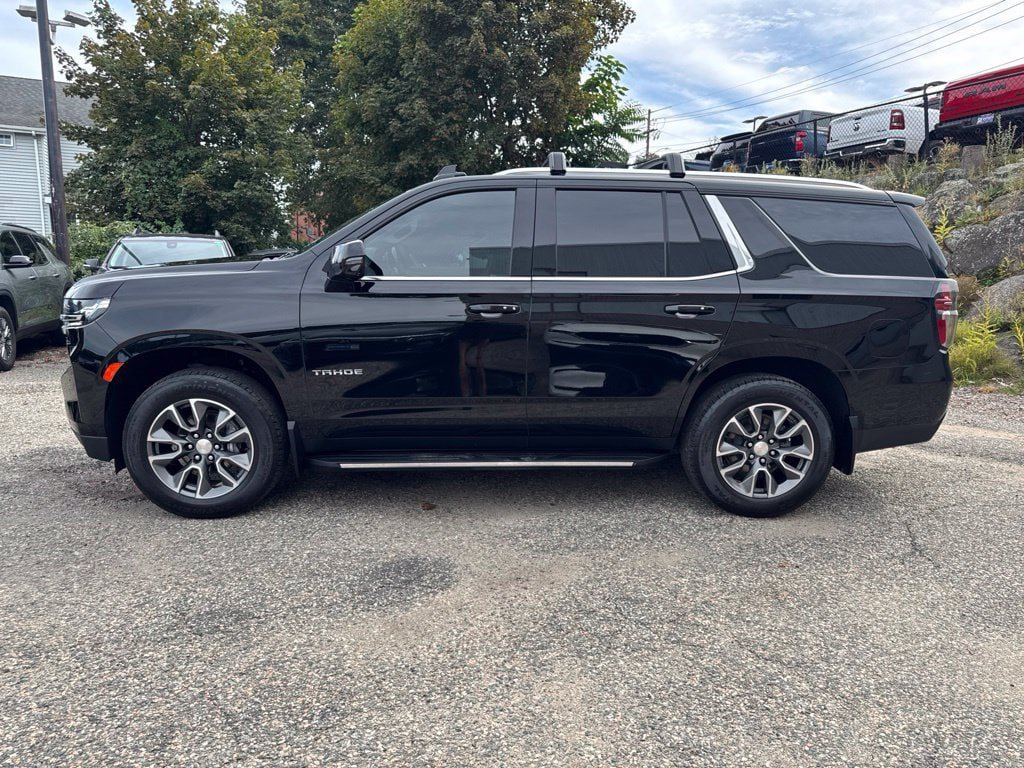 Used 2024 Chevrolet Tahoe LT w/ LT Signature Package AWD/4WD image 3