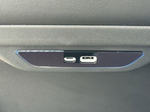 New 2026 Chrysler Pacifica Select image 33