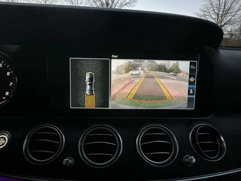 Used 2017 Mercedes-Benz E 300 4MATIC image 29