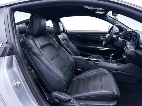 Used 2025 Ford Mustang GT Premium RWD image 37