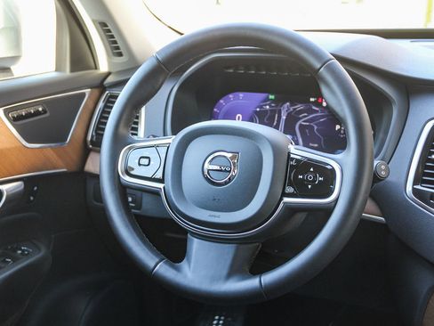 Used 2024 Volvo XC90 T8 Plus w/ Protection Package Premier image 17