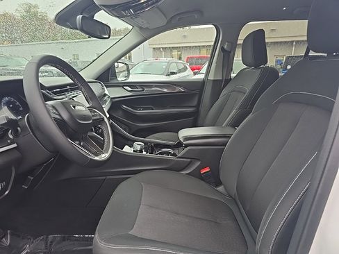 Certified 2023 Jeep Grand Cherokee Laredo image 20