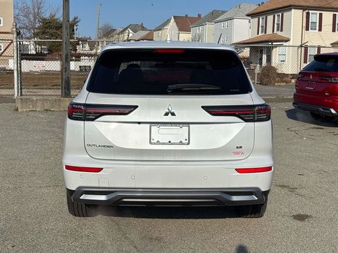 New 2026 Mitsubishi Outlander SE image 3