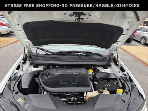 Used 2019 Jeep Cherokee Latitude Plus w/ Comfort/Convenience Group image 11