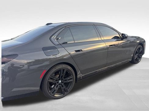 Used 2023 BMW i7 xDrive60 w/ Executive Package 2 AWD/4WD image 7