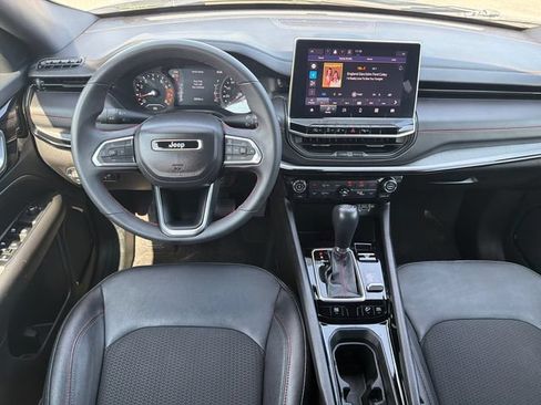 Used 2025 Jeep Compass Trailhawk AWD/4WD image 23