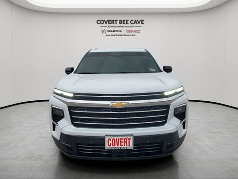 Used 2026 Chevrolet Traverse High Country image 2