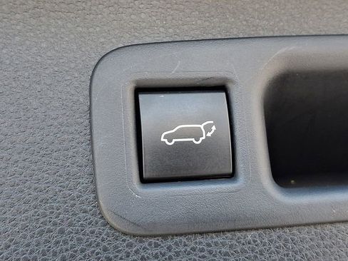 Used 2023 Toyota Highlander LE FWD image 29