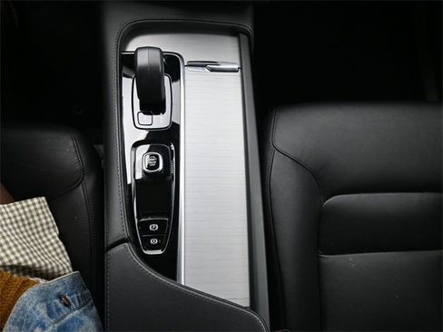 Used 2023 Volvo XC90 B5 Core image 15