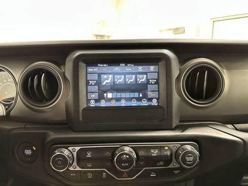 Used 2023 Jeep Gladiator Sport AWD/4WD image 31