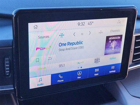 Used 2022 Ford Explorer XLT w/ Equipment Group 202A image 25