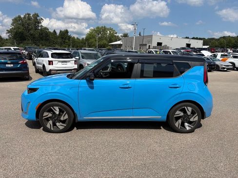 Used 2023 Kia Soul GT-Line FWD image 2