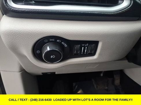 Used 2018 Chrysler Pacifica Touring-L w/ Advanced Safetytec Group image 16