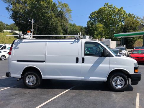 Used 2018 Chevrolet Express 2500 w/ Driver Convenience Package image 6