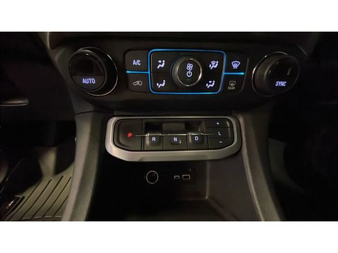 Used 2021 GMC Acadia SLT w/ Premium Package image 13