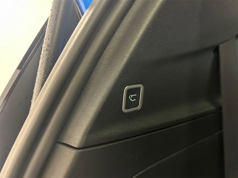 New 2026 Chrysler Pacifica Limited image 32