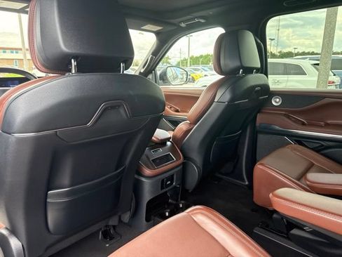 Used 2025 Lincoln Navigator L Reserve AWD/4WD image 19
