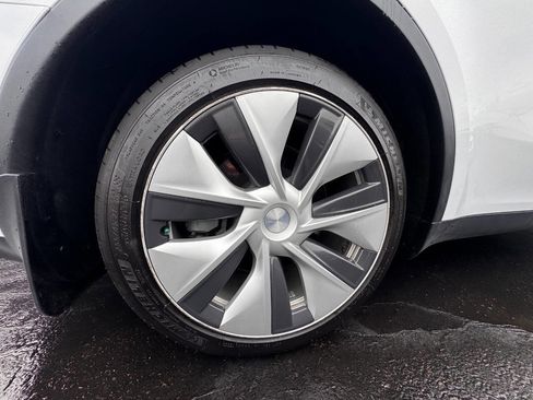 Used 2021 Tesla Model Y Long Range image 29