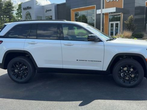 New 2026 Jeep Grand Cherokee Altitude AWD/4WD image 8