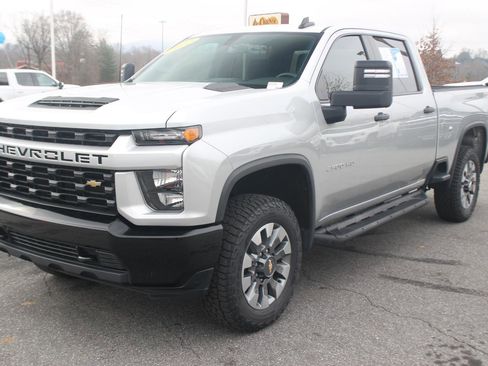 Used 2022 Chevrolet Silverado 2500 Custom w/ Custom Convenience Package image 3
