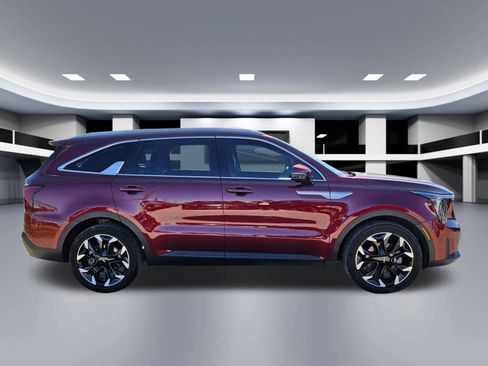 Certified 2024 Kia Sorento EX w/ Panoramic Sunroof Package image 7