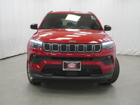 Used 2023 Jeep Compass Latitude w/ Sun and Sound Group AWD/4WD image 8