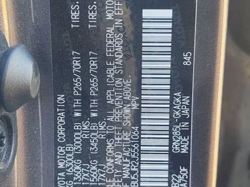 Used 2018 Toyota 4Runner SR5 AWD/4WD image 9
