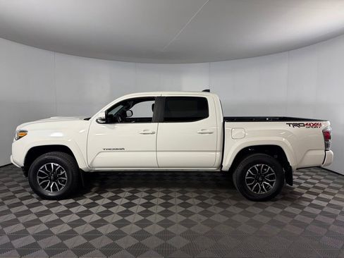 Used 2021 Toyota Tacoma TRD Sport w/ Technology Package AWD/4WD image 10