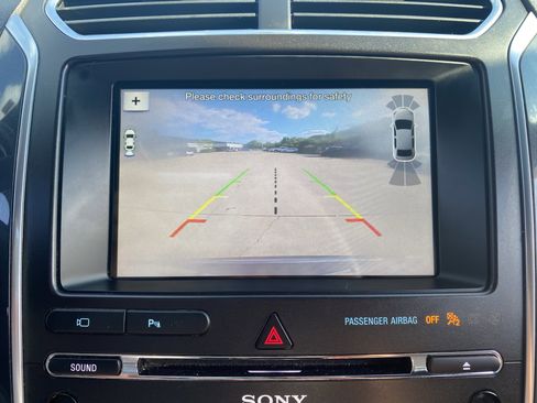 Used 2018 Ford Explorer Limited image 18