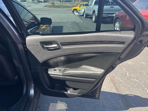 Used 2015 Chrysler 300 Limited image 22