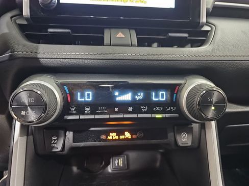 Used 2025 Toyota RAV4 XLE AWD/4WD image 25