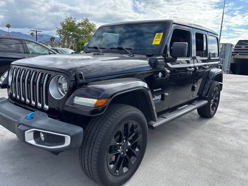 Used 2022 Jeep Wrangler Unlimited Sahara w/ Cold Weather Group AWD/4WD image 2