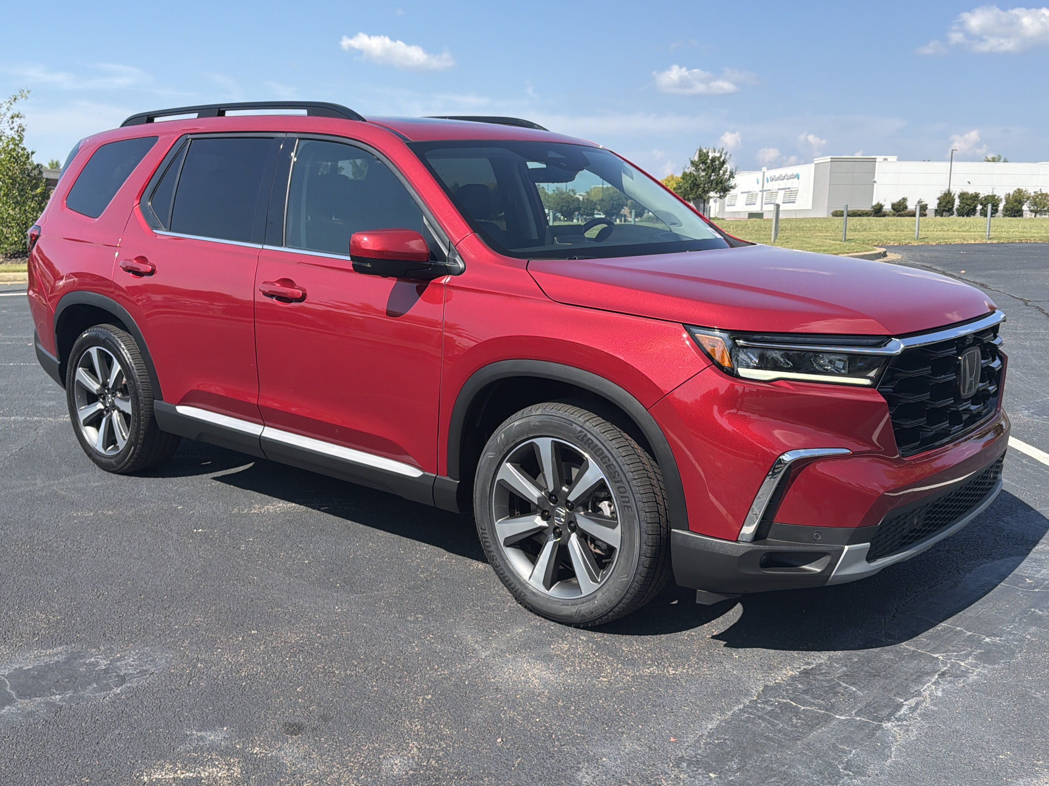 Used 2024 Honda Pilot Elite image 2