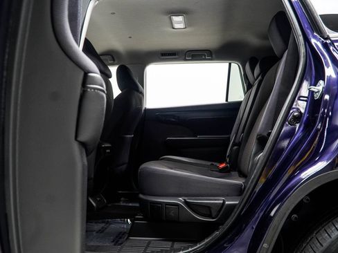 Used 2023 Toyota Highlander LE FWD image 37