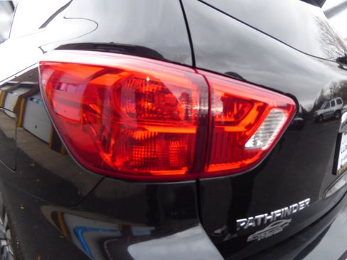 Used 2019 Nissan Pathfinder SV image 25