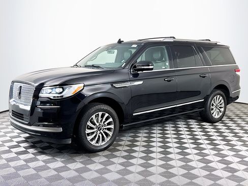 Used 2024 Lincoln Navigator L Premiere image 4