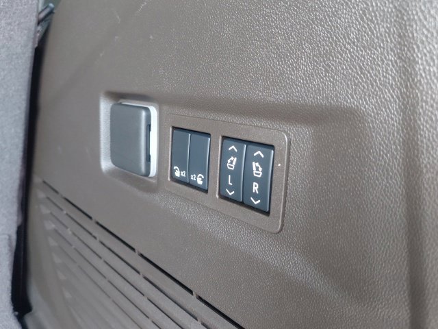Used 2024 GMC Yukon Denali AWD/4WD image 19