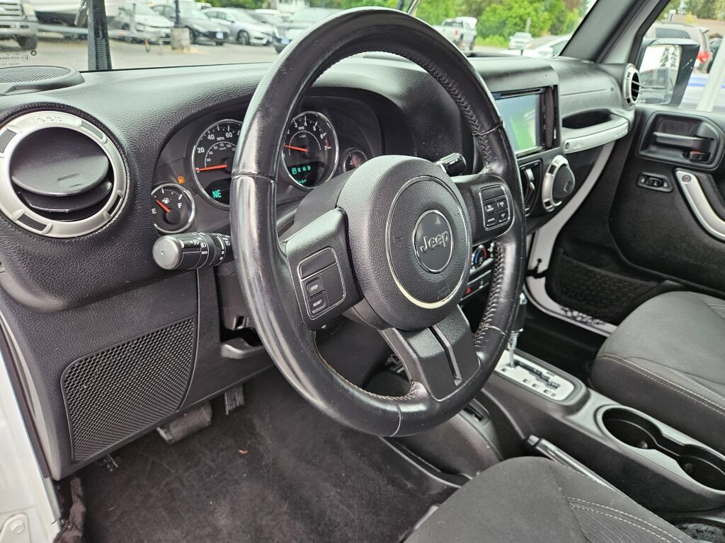 Used 2017 Jeep Wrangler Unlimited Sahara AWD/4WD image 16