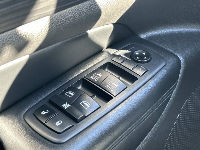 Used 2019 Jeep Grand Cherokee Laredo AWD/4WD image 28