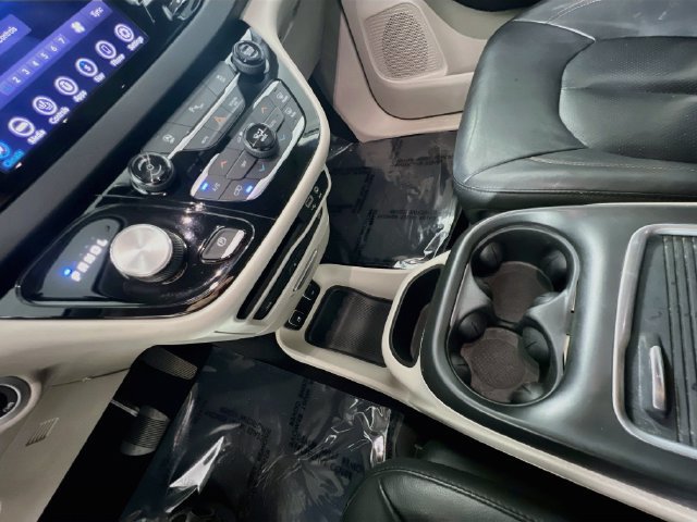 Used 2020 Chrysler Pacifica Touring-L Plus FWD image 25