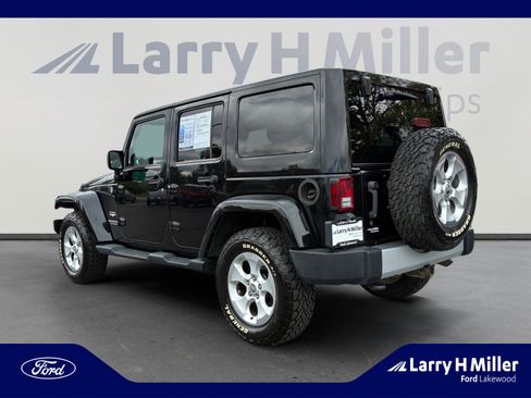 Used 2013 Jeep Wrangler Unlimited Sahara w/ Dual Top Group AWD/4WD image 3