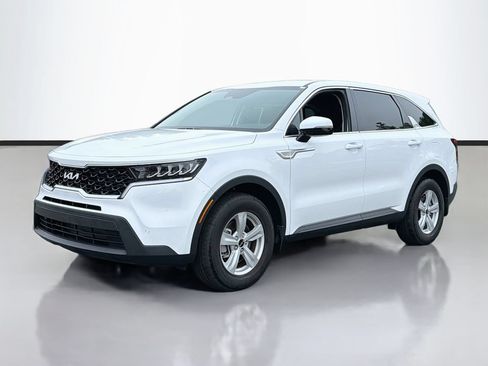 Used 2023 Kia Sorento LX FWD image 2