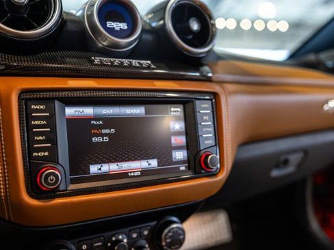 Used 2015 Ferrari California T RWD image 40