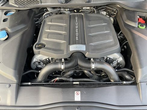 Used 2016 Porsche Cayenne GTS image 6