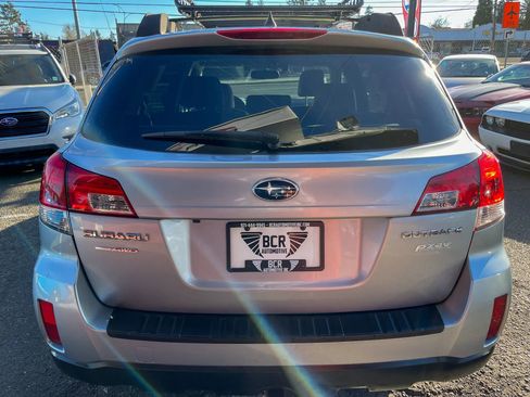 Used 2013 Subaru Outback 2.5i Limited AWD/4WD image 9