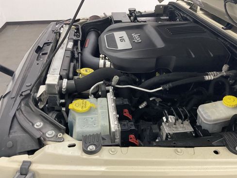 Used 2018 Jeep Wrangler Unlimited Sport S AWD/4WD image 18