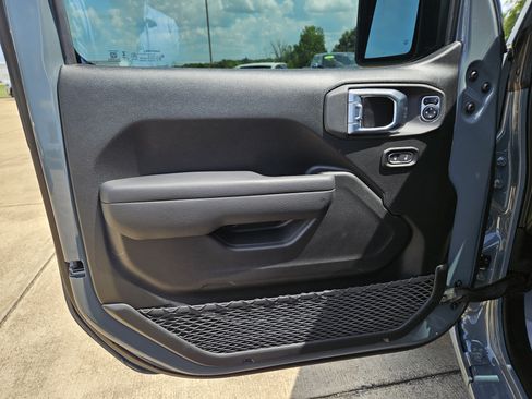 New 2026 Jeep Gladiator Sport AWD/4WD image 13